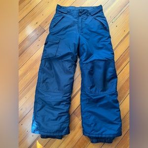 Brand new boys snow pants! Lots of nice details. Navy blue, size M 8-10.